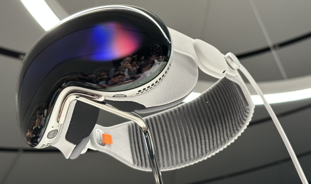 焦点平台官方：苹果Vision Pro今晚开抢，黄牛9万一台，看看首批体验者的反馈