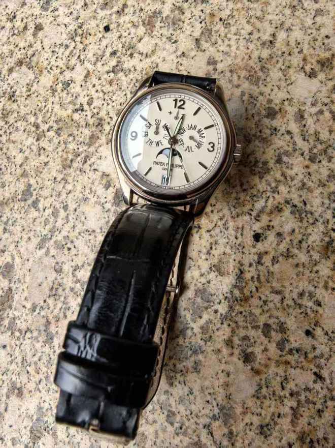 焦点登录：男子在足浴店遗失名表，11日内已被多次转卖，在民警协助下找回